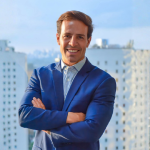 Ian dos Anjos Cunha destaca como o planejamento financeiro no início do empreendimento é essencial para construir bases sólidas, reduzir riscos e orientar decisões estratégicas.